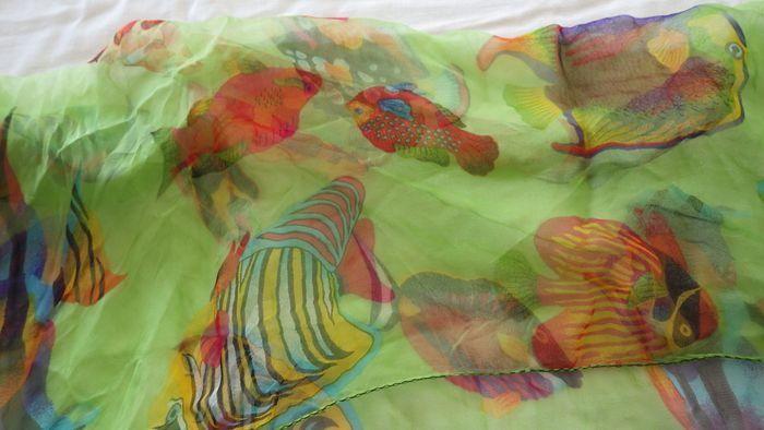 Foulard en soie motifs poissons tropicaux - photo numéro 3