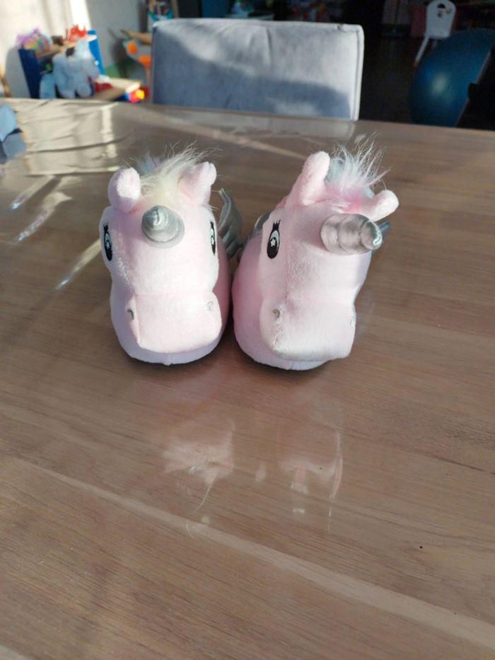 Chaussons licorne 🦄 - photo numéro 1