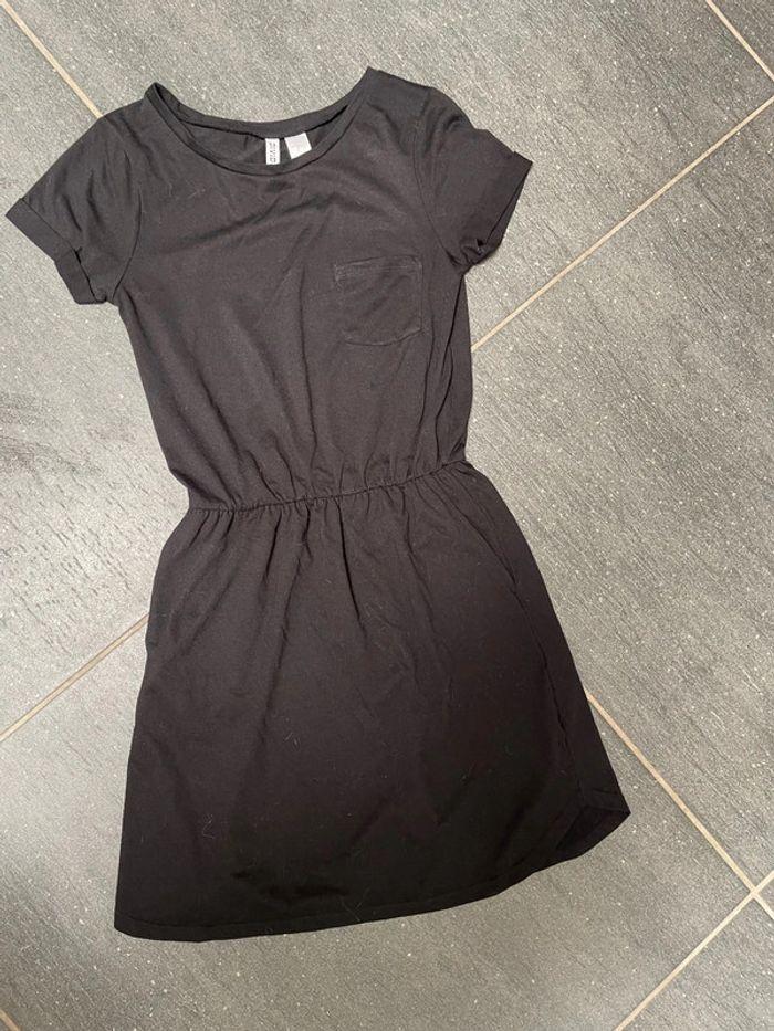 Petite robe noire, casual H&M taille xs - photo numéro 3