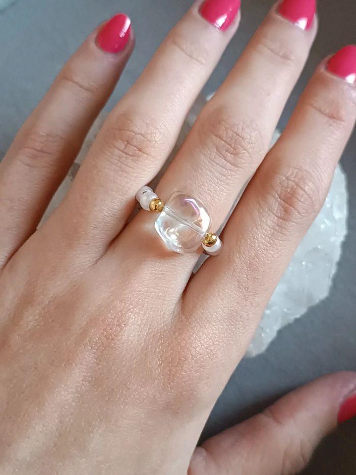 Jolie petite bague en perle - photo numéro 1