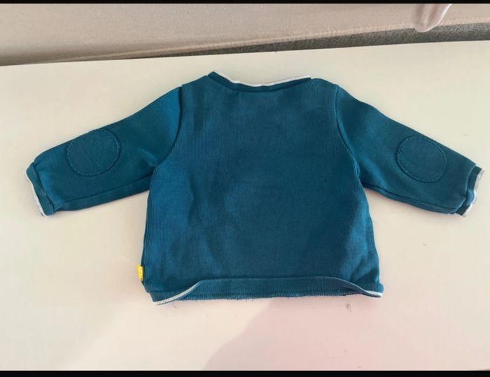 Bonsoir je vend un pull garçon taille 6 mois très - photo numéro 2