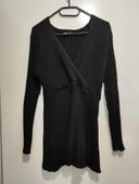 Pull long noir taille 38 avec passant pour une ceinture