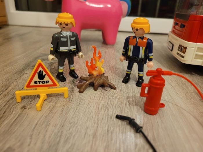 Lot playmobil pompier 25€ - photo numéro 3