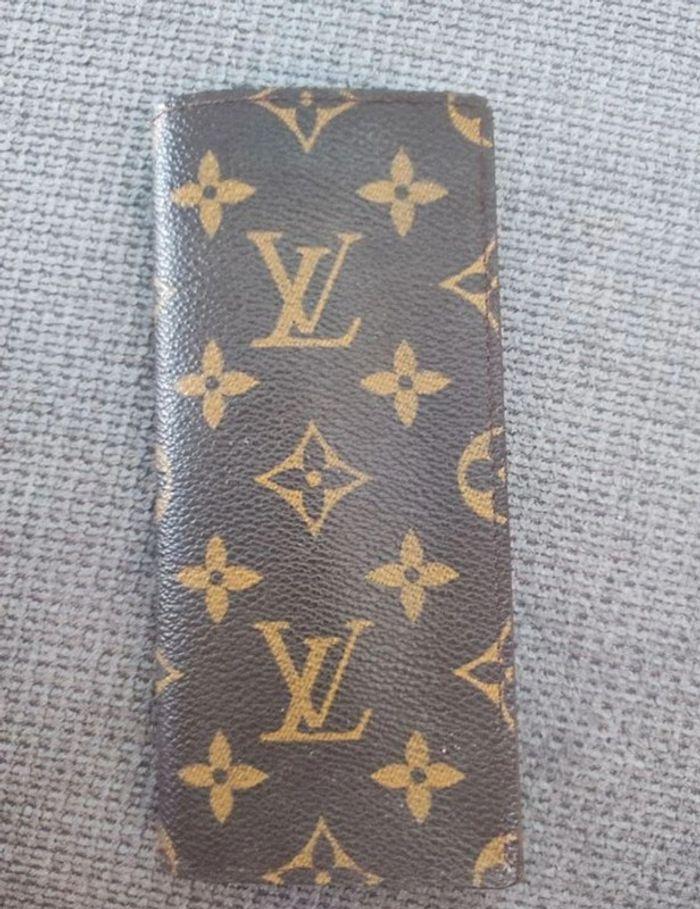 Étui lunettes Louis Vuitton en cuir original - photo numéro 1