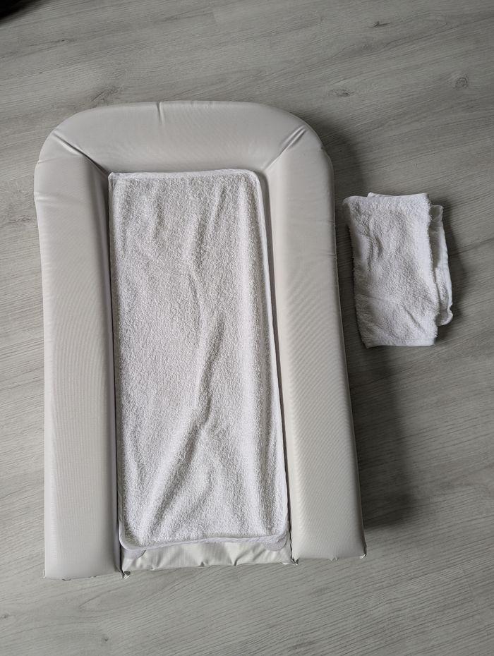 Matelas à langer avec 2 serviettes éponge - photo numéro 1