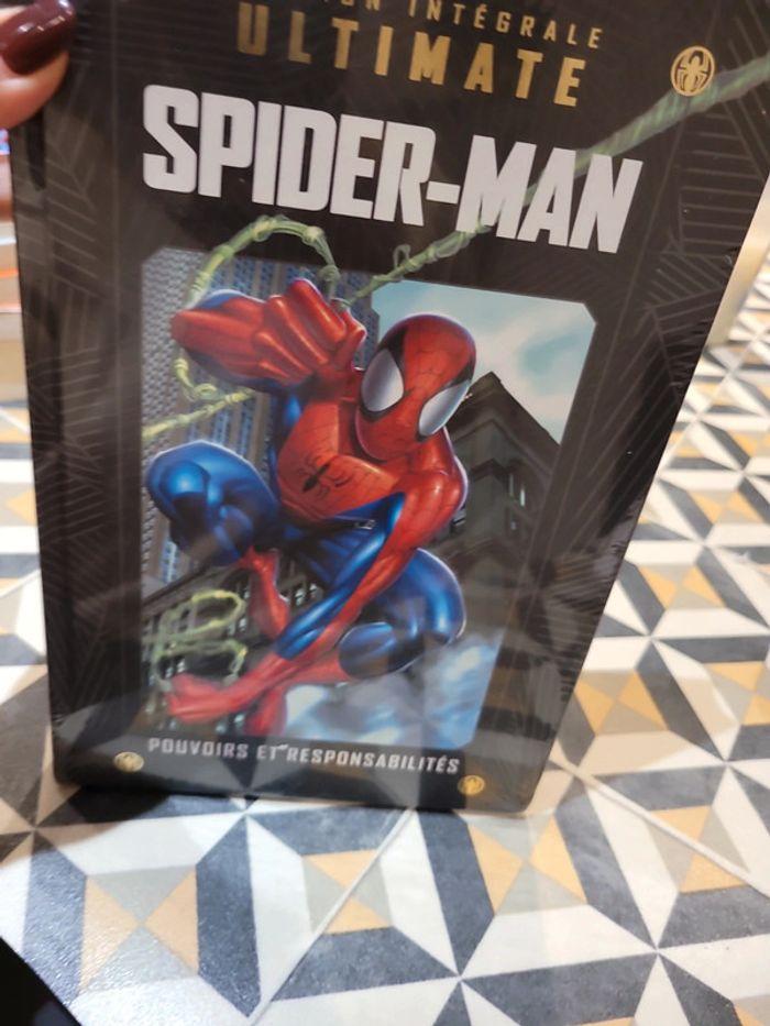 Livre spider man neuf - photo numéro 1