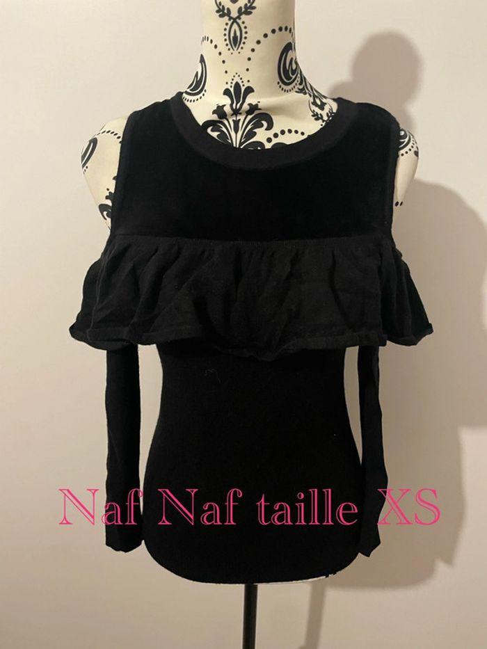 Pull noir épaule ouverte col rond à volant haut en velours tout doux Naf Naf taille XS - photo numéro 1