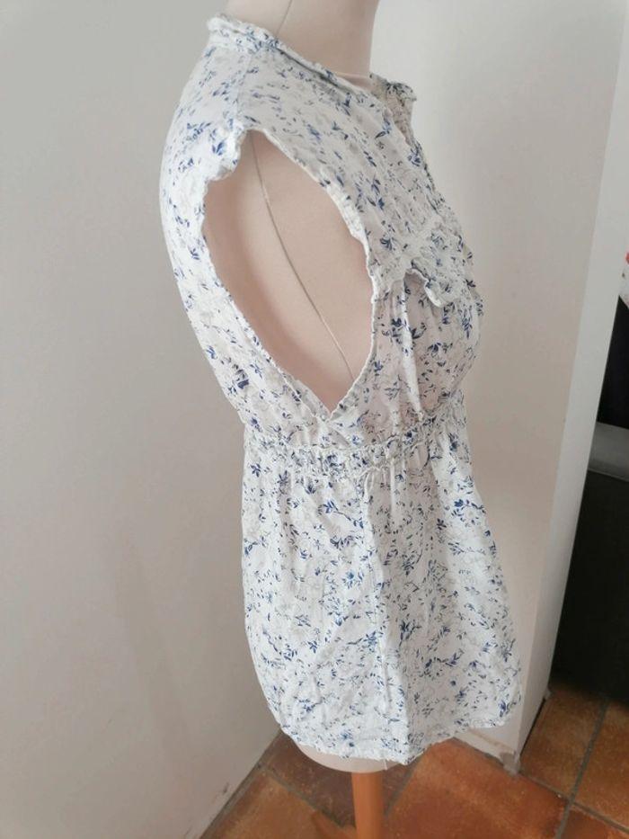 Blouse blanche avec fleurs bleues S/M - photo numéro 2