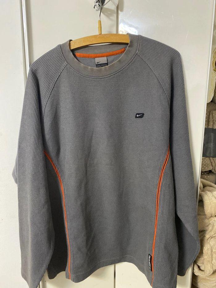 Pull Nike vintage. Taille 48/52 - photo numéro 1