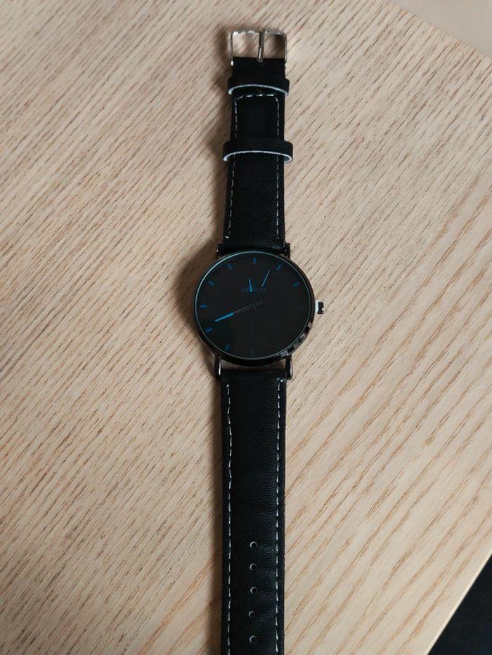 Montre noire-bleue homme, discrète - photo numéro 3