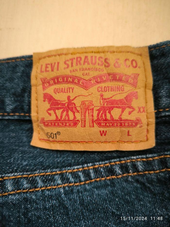 Jean Levi's 501 bleu foncé taille 38 (28 us) - photo numéro 2