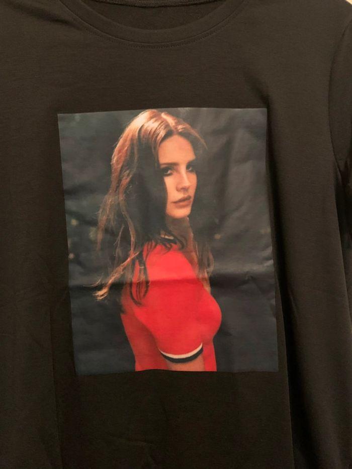 T-shirt imprimé Lana Del Rey - photo numéro 2