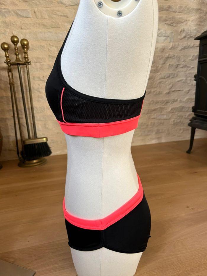 Maillot de bain coupe sportive brassière culotte noir et rose fluo - photo numéro 8