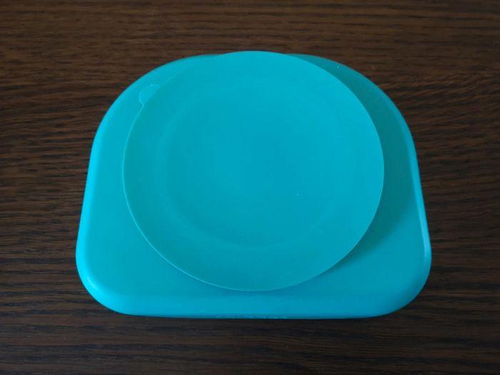 Assiette en silicone à compartiment et ventouse - photo numéro 3