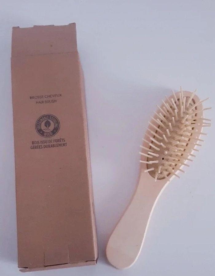 Brosse à cheveux de poche en bois