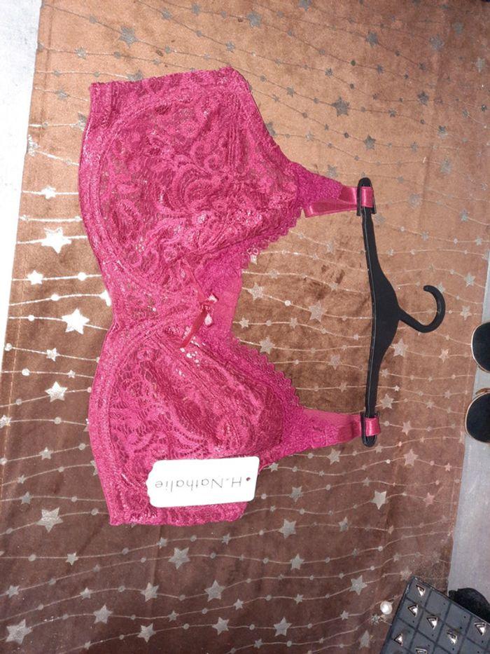 Soutien-gorge rouge bordeaux neuf - photo numéro 1