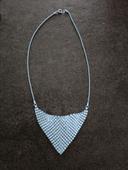 Collier acier bleu ciel