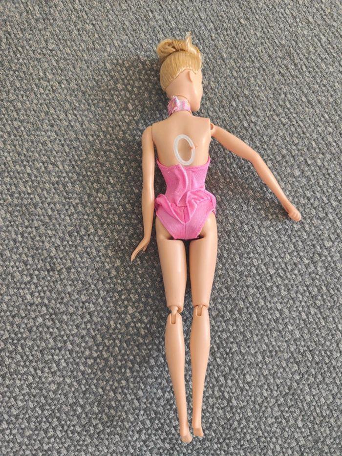 Barbie gymnaste - photo numéro 3