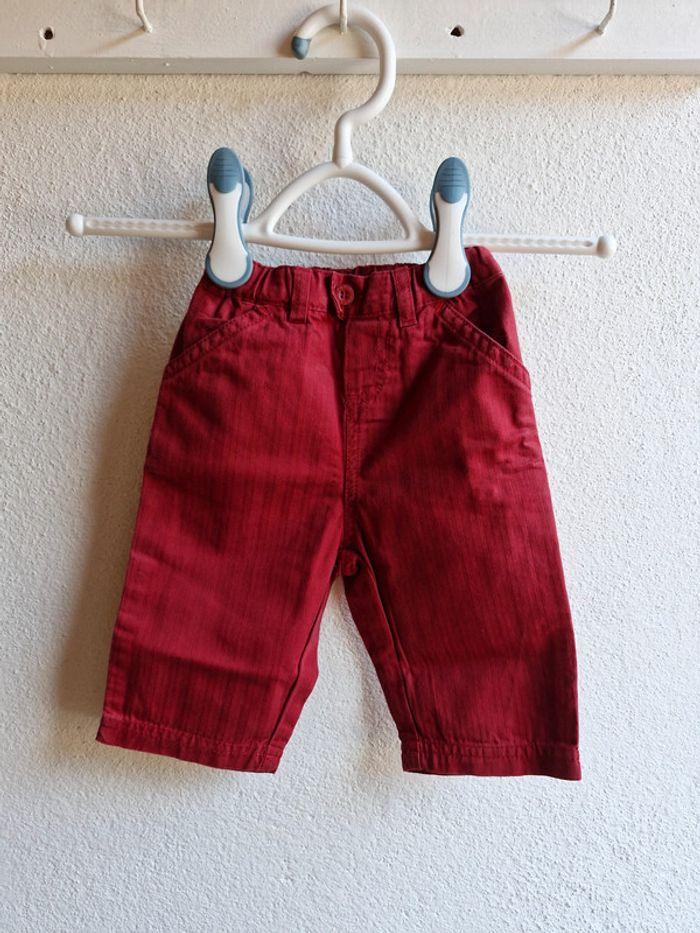 Ensemble 3 mois 60 cm Petit Bateau T-shirt blanc avec motif, pantalon rouge Très bon état - photo numéro 7