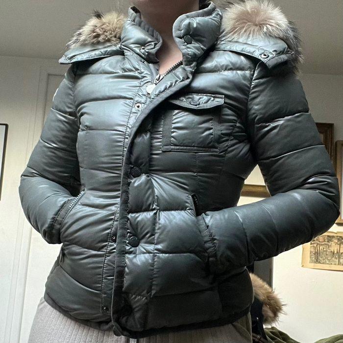 Doudoune à capuche Moncler en duvet gris taille XS cintrée chaude - photo numéro 19