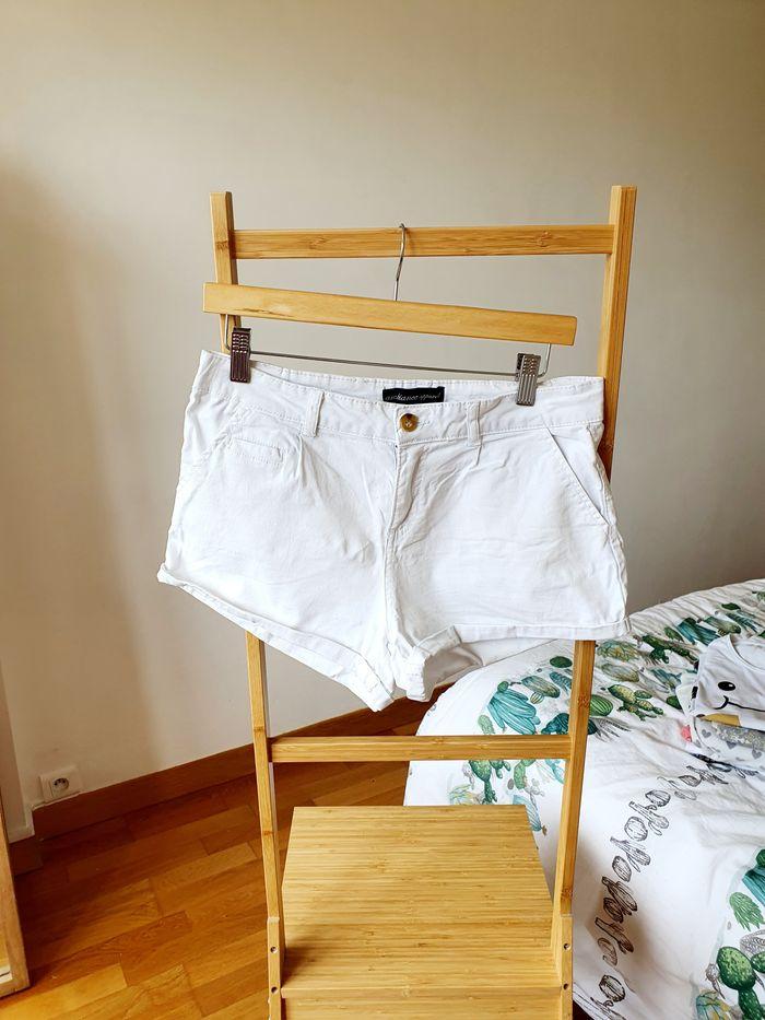 Joli petit short blanc (M) - photo numéro 1