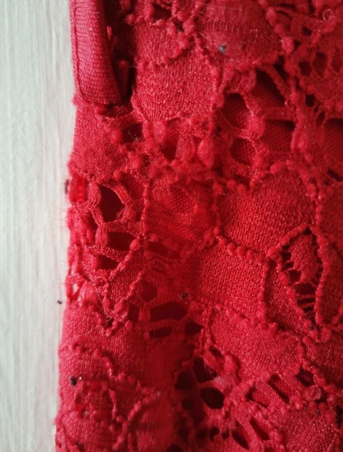 Robe rouge effet dentelle - photo numéro 8