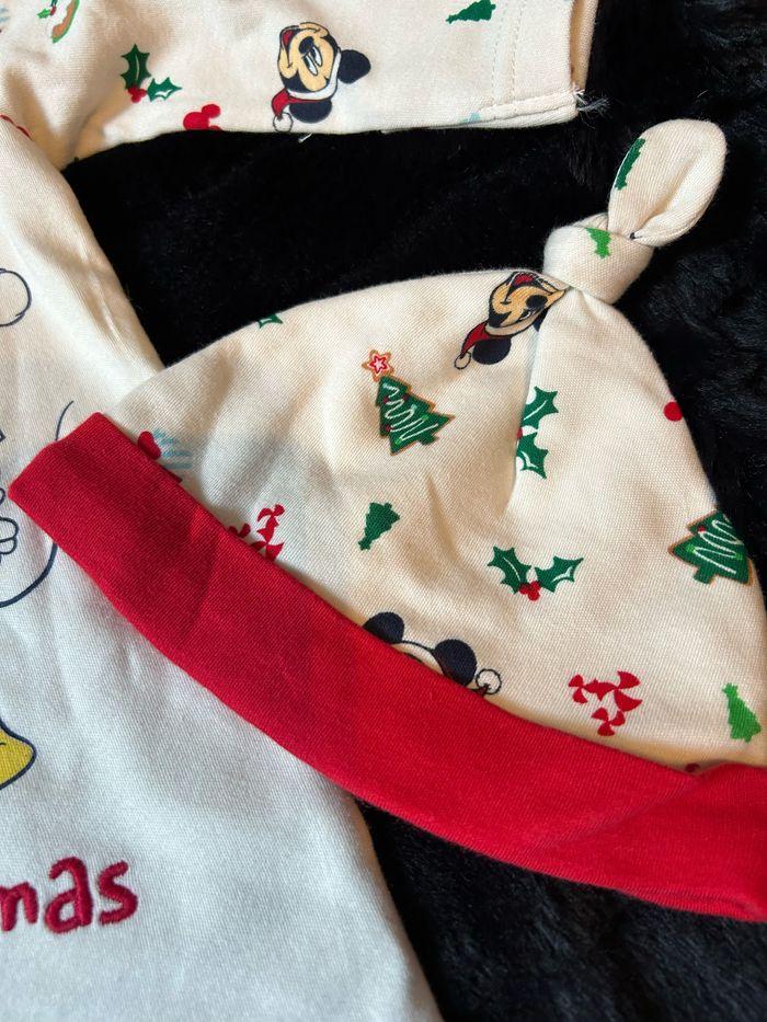 Pyjama Noël plus bonnet Mickey Disney taille 3 mois très bon état - photo numéro 3