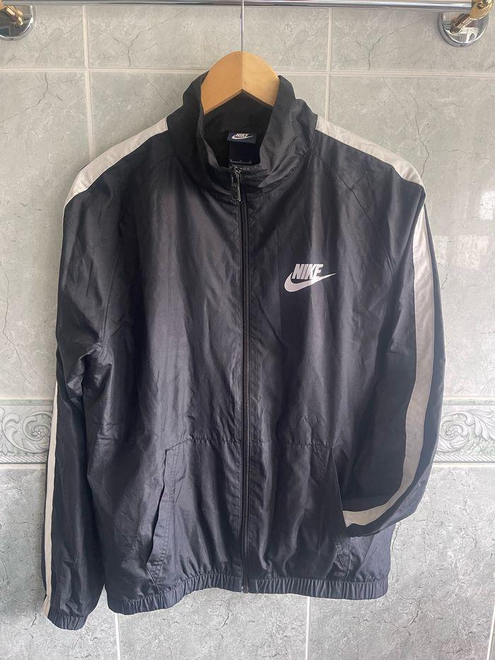 Veste Nike noir et blanc - photo numéro 1