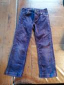 Pantalon en velours fille. Taille 5 ans