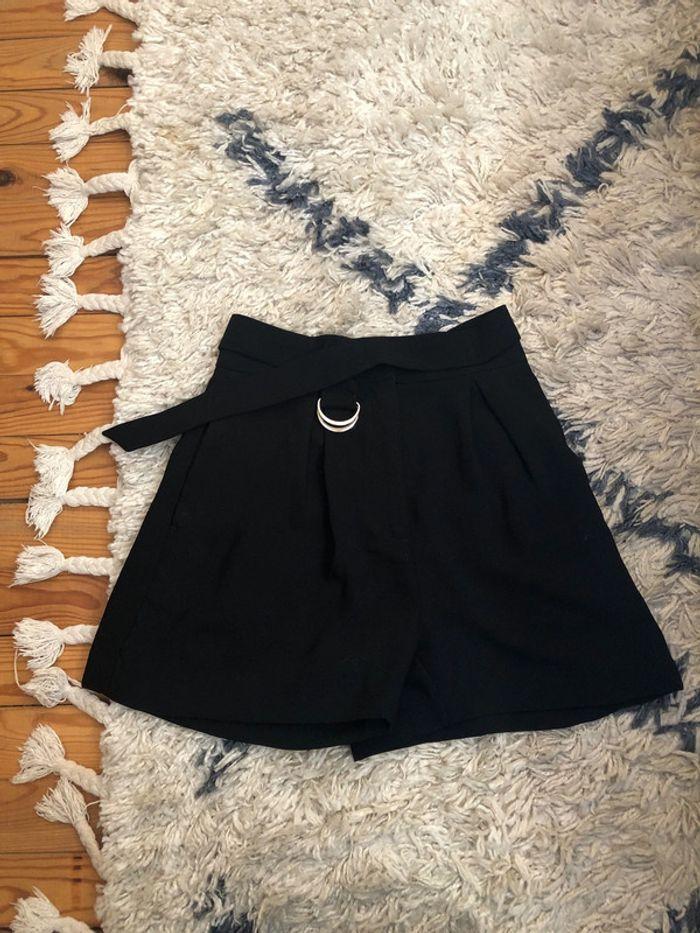 Short noir H&M taille 36 - photo numéro 1