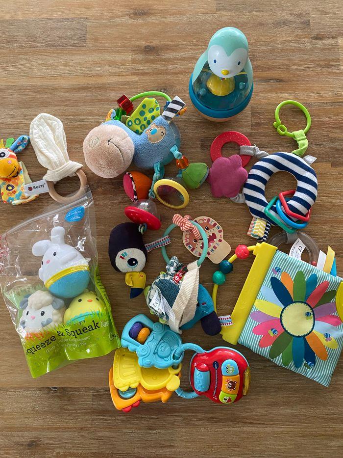 Lot jouets éveil bébé - photo numéro 1