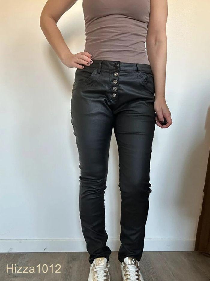 Pantalon slim huilé noir Place du Jour - Chic & Tendance, Taille 38, Très bon état 💖 - photo numéro 3