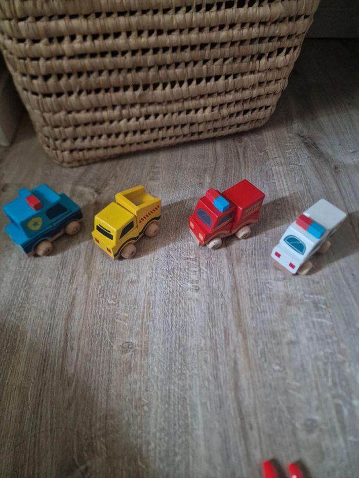 Lot de voiture bois en puzzle - photo numéro 1