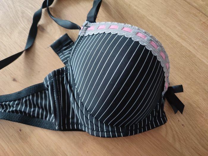 Soutien gorge marque Rosa comme neuf T.90c - photo numéro 1