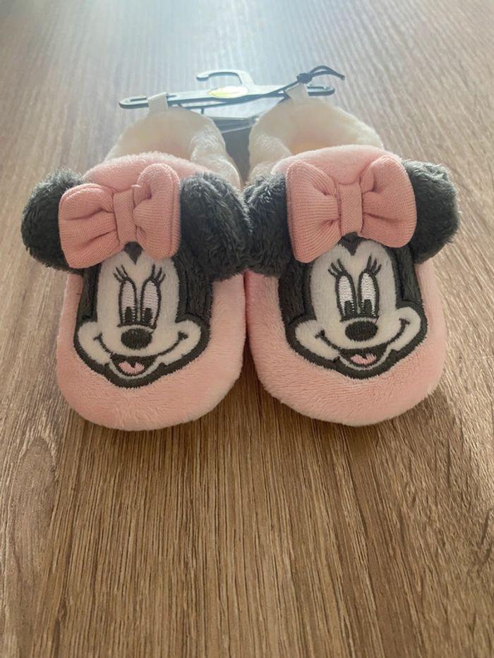 Chaussons Minnie - taille 6/9 mois - photo numéro 1