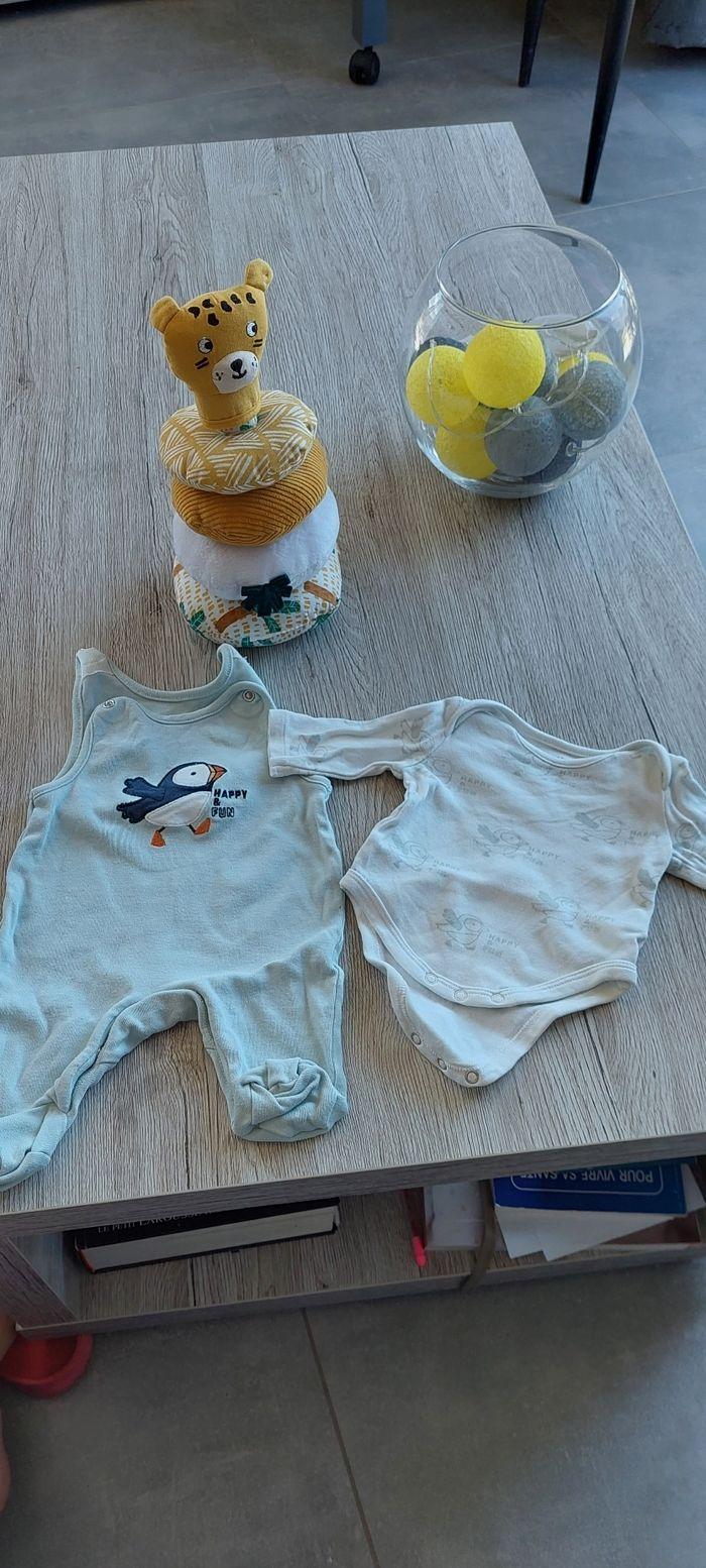 Lot 2 pyjamas et bodys 50 cm - photo numéro 3