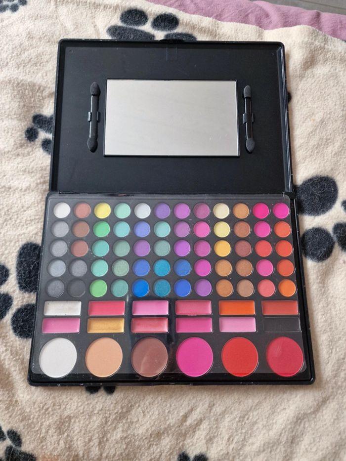 Palette maquillage neuve - photo numéro 1