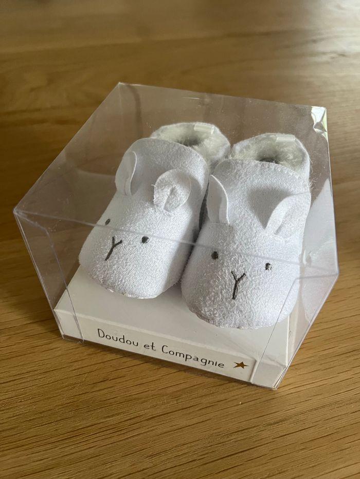 Coffret chaussons bébé blanc neuf 0/6 mois - photo numéro 1