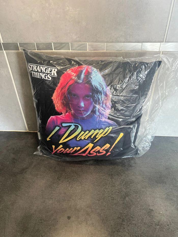 Coussin stranger things - photo numéro 1