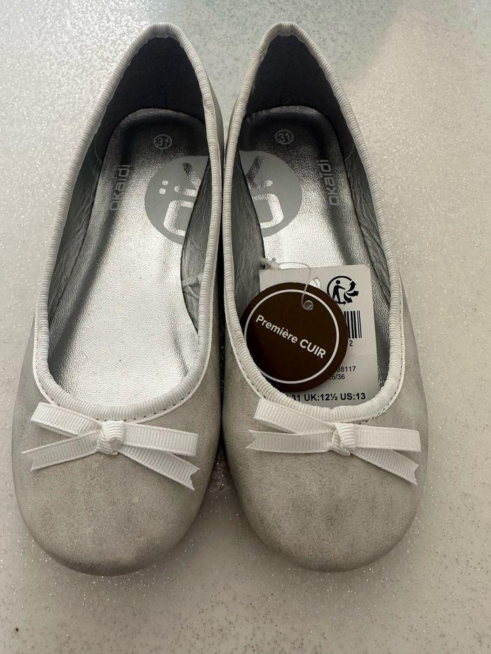 Ballerines gris clair/ argenté neuves taille 31 - photo numéro 1