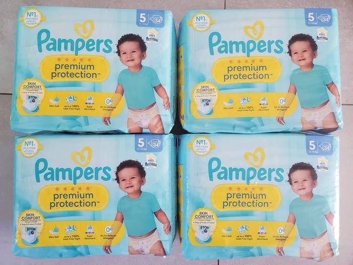 Lot de 4 paquets de couches PAMPERS premium protection taille 5 - photo numéro 1