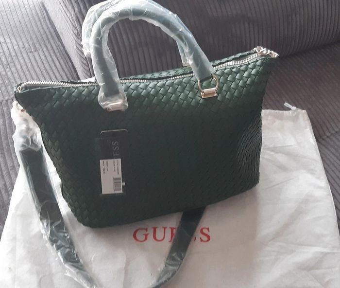 Magnifique sac guess - photo numéro 1