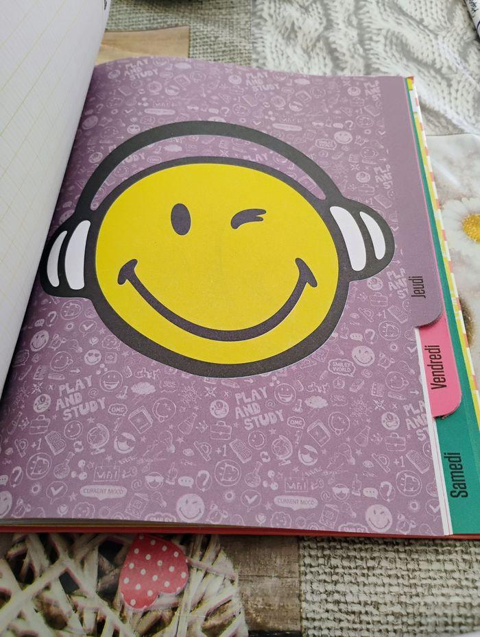 Cahier de texte smiley, cartouches d'encre, effaceurs - photo numéro 2