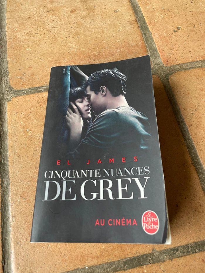 Livre cinquante nuances de grey - photo numéro 1