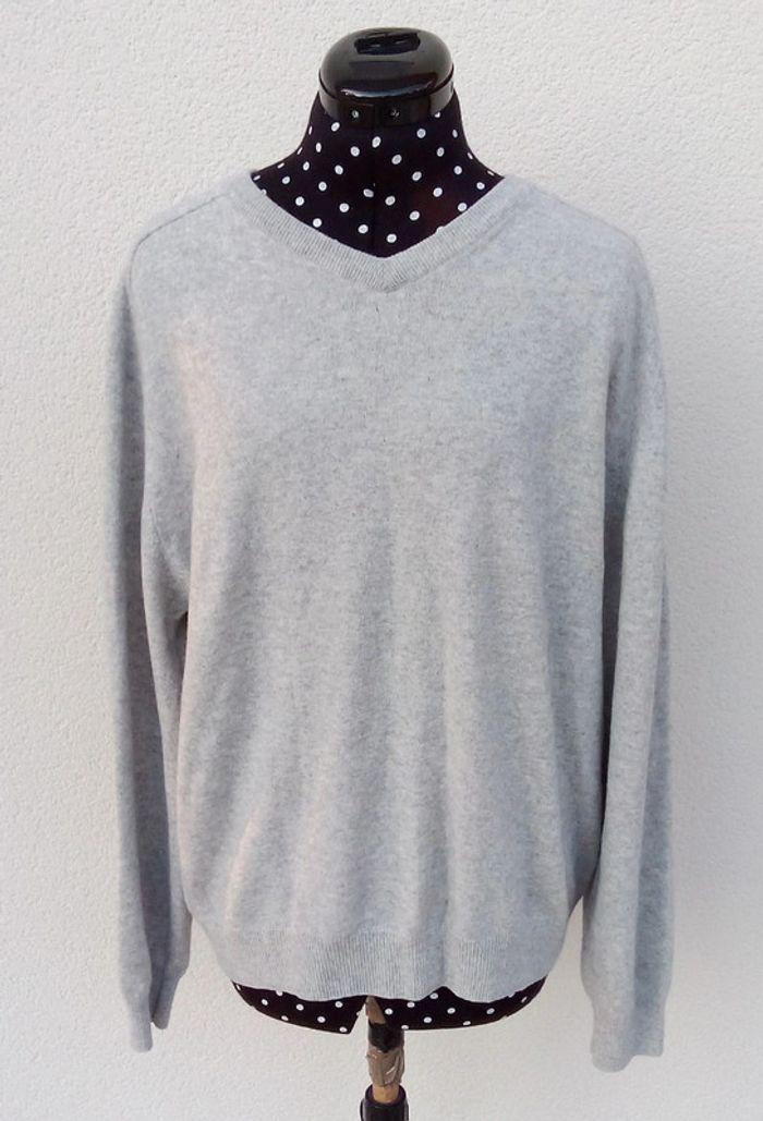 Pull col V en cachemire Marks & Spencer gris clair taille L - photo numéro 1