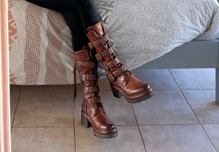 Bottes en cuir marron - photo numéro 1