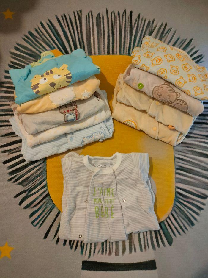 Lot de 10 pyjamas bébé taille 1 mois - photo numéro 1