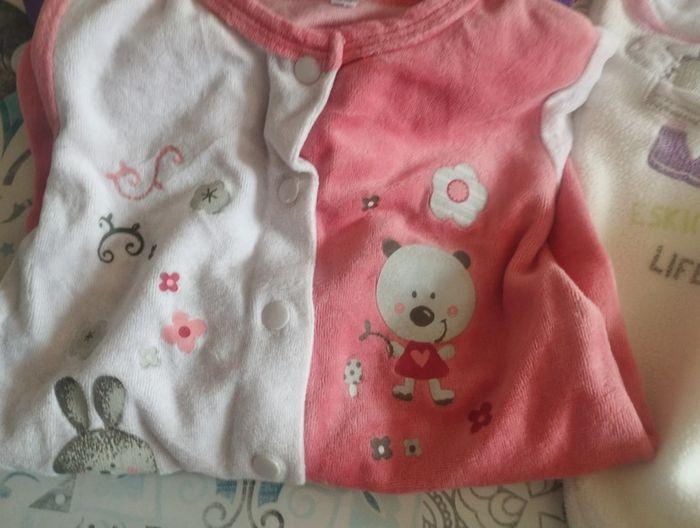 Lot de 4 pyjamas velours et 1 sur pyjama 3 mois fille tbe - photo numéro 2