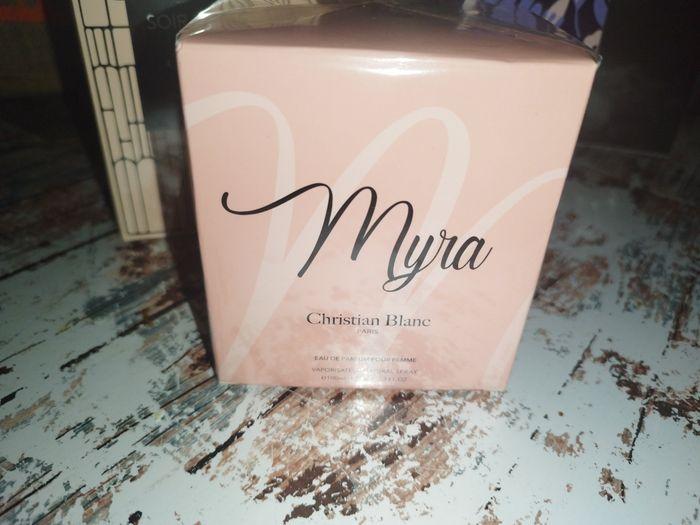 Parfum femme myra Christian blanc - photo numéro 2