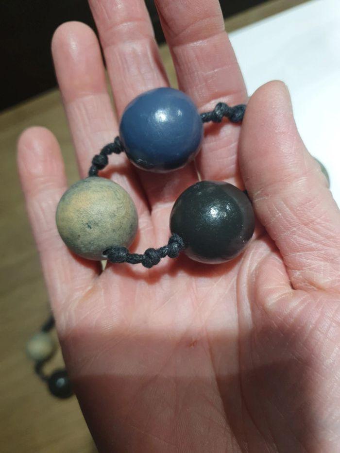 Collier à boules grises en bois - photo numéro 4